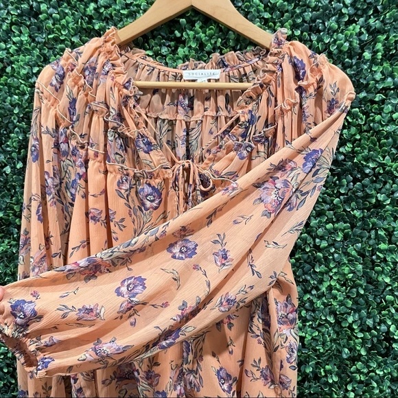 Socialite Ruffled Top Floral - Picture 5 of 9
